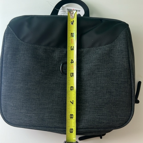 COPY - SwissGear Toiletry Tech Kit. NWT - Picture 9 of 10